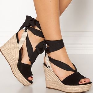Ugg Shiloh Wedge Sandal